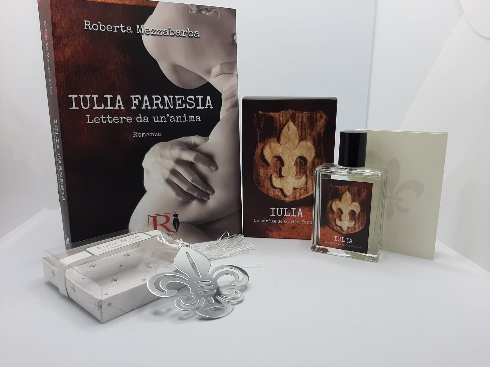 IULIA FARNESIA Lettere da un'anima + IULIA Le parfum de Giulia Farnese -  Sito Ufficiale di Roberta Mezzabarba